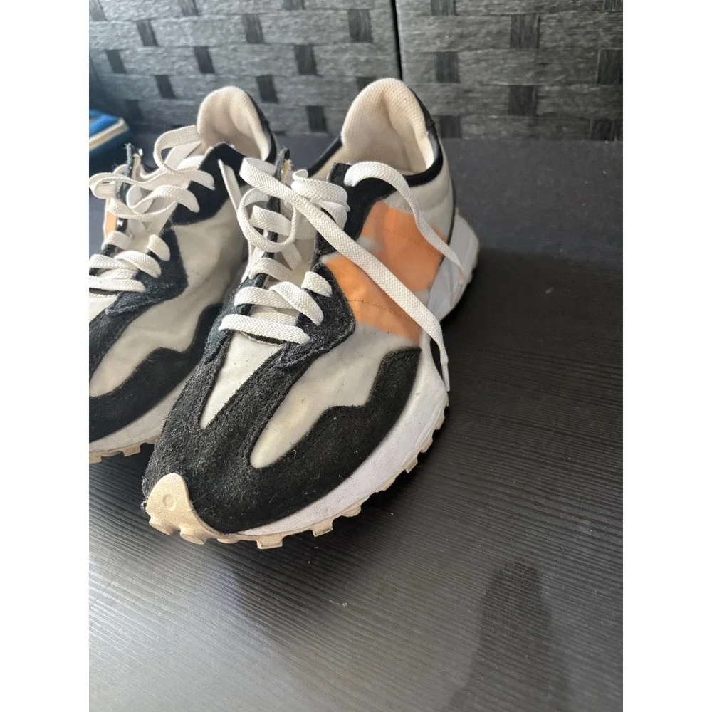 New balance 327 size 9 men's apricot /white